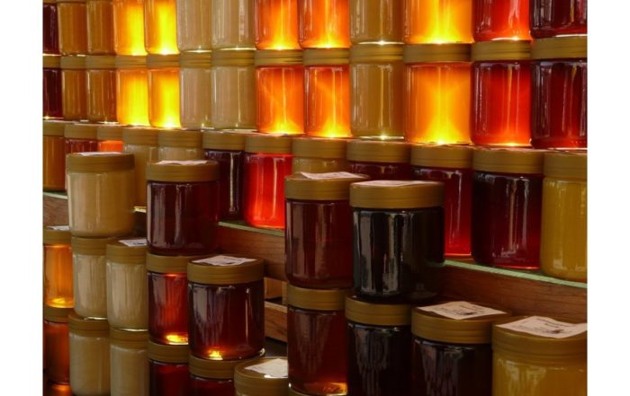 ¿QUÉ MIEL ES MEJOR LA CLARA O LA OSCURA